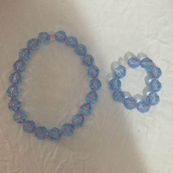 Necklace and bracelet set
