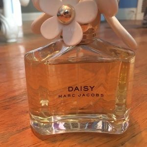 Marc Jacobs Daisy perfume 3.4 FL OZ