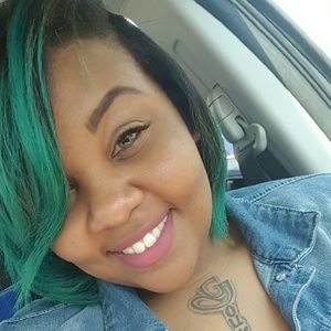 Meet your Posher, Monique