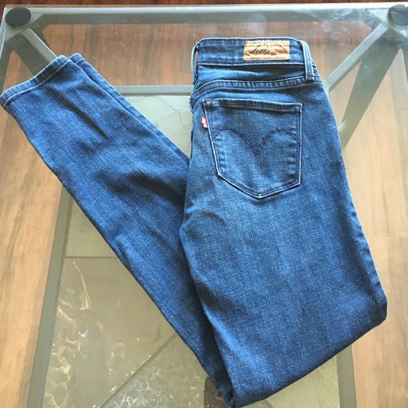 Levis skinny jeans ! Great condition !