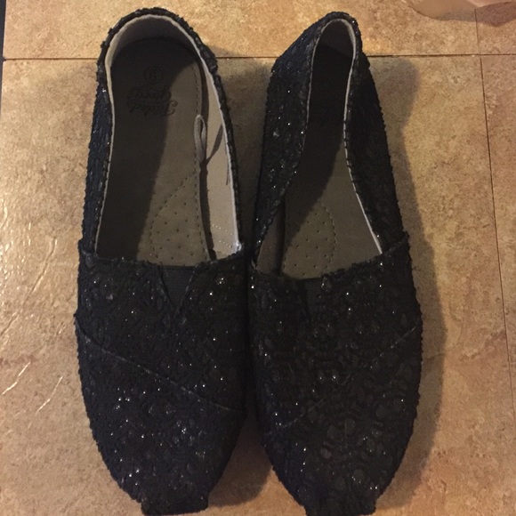 NWOT Faded Glory shoes