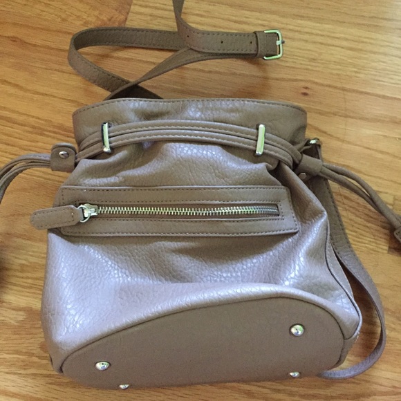 Forever 21 bucket tote - Picture 3 of 4