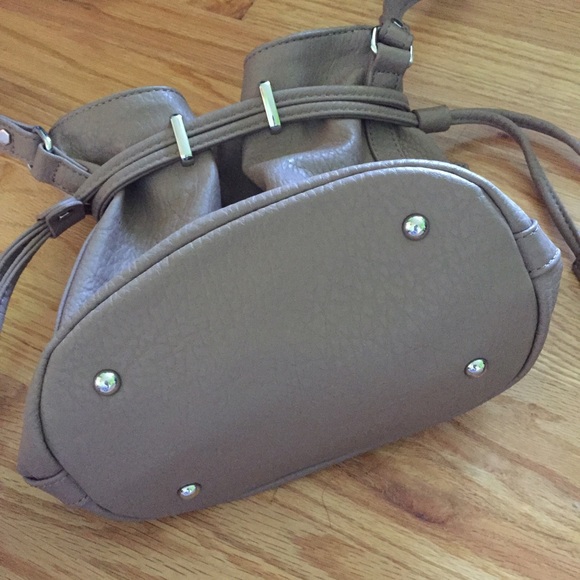 Forever 21 bucket tote - Picture 4 of 4