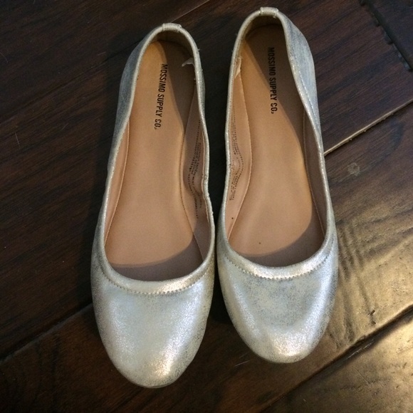 Brand new! Metallic gold flats