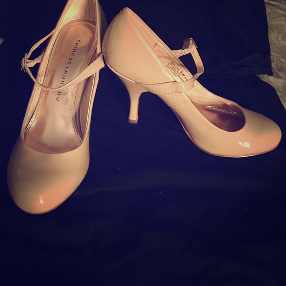 Go-with-everything nude heels!