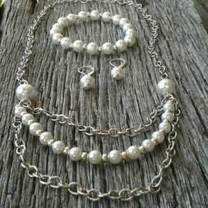 Necklace, bracelet and earring set