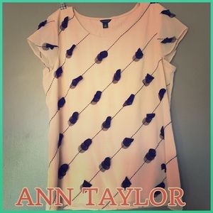 🖤Your favorite T it's so soft but a little dressy