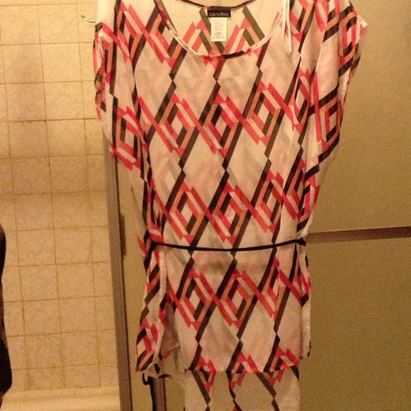 ❌ONE LEFT❌Plus Size Diamond Print Top - Picture 3 of 4