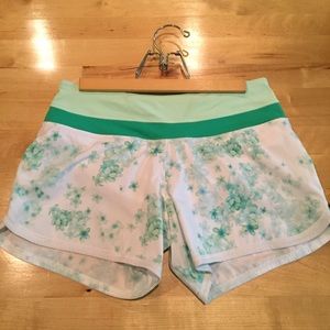 ❗️SALE❗️Lululemon Green/White Pattern Shorts