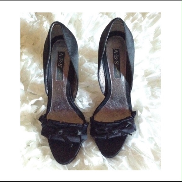 ♠️Allen B Schwartz "ABS" Satin Cocktail pumps♠️ - Picture 2 of 4