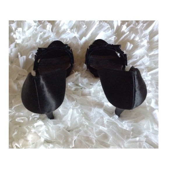 ♠️Allen B Schwartz "ABS" Satin Cocktail pumps♠️ - Picture 3 of 4