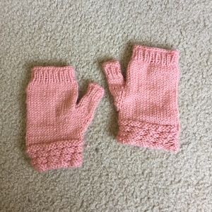 💝 Knit pink gloves