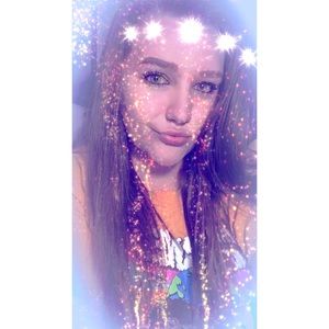 Meet your Posher, Chloe