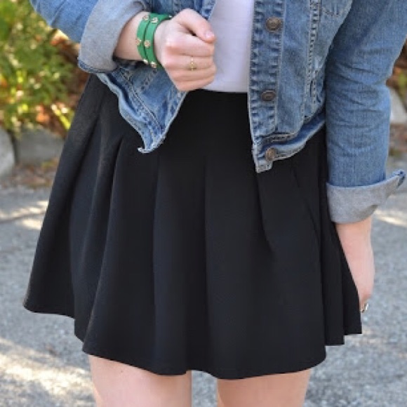 Pleated mini skirt