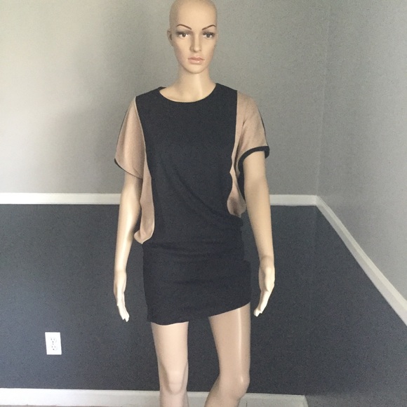 ‼️5/$25‼️Jewel neck two-tone bat wing dress/tunic