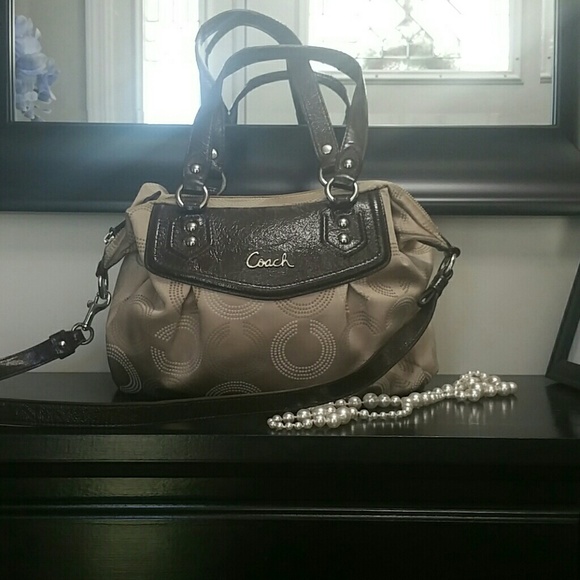 Coach Handbags - COACH Purse