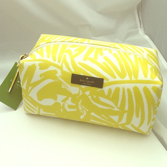kate spade Handbags - Price firm 🎉HP🎉Kate Spade make up pouch