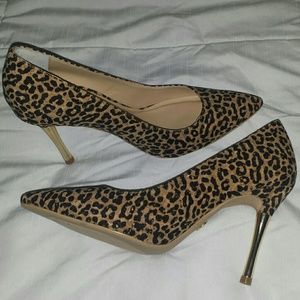 Thalia Sodi pumps