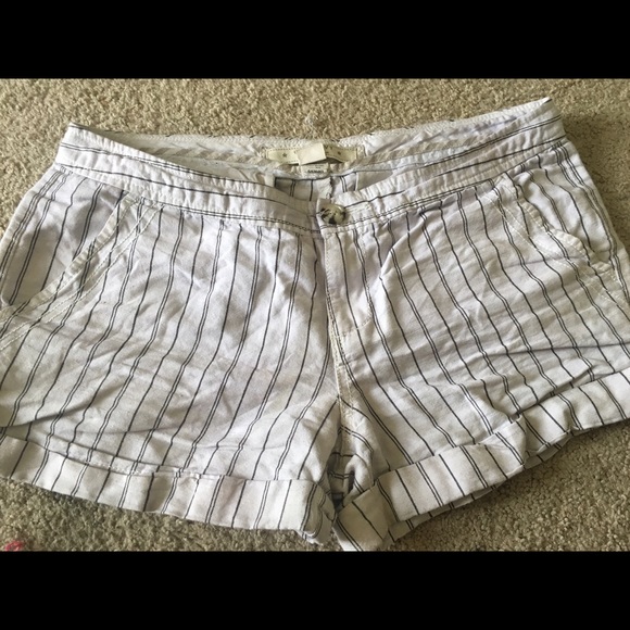 Old Navy stripped shorts 6