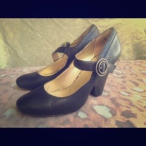 Semi-Wedge black leather upper heels