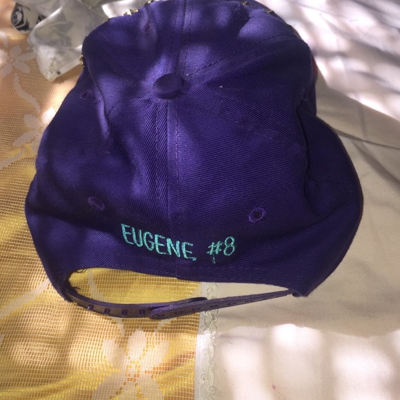 Snap back hat - Picture 2 of 2