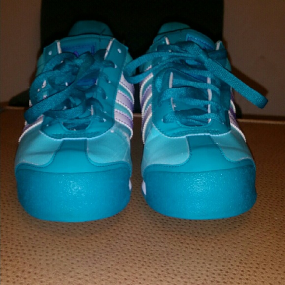 Samoa Adidas women
