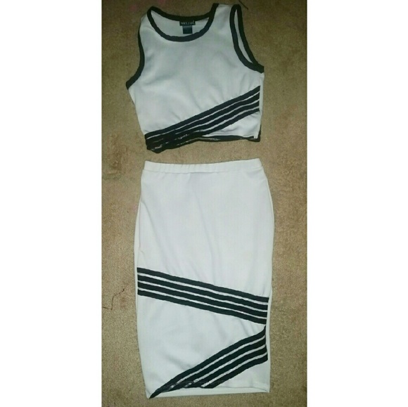 Cute 2 piece body con ??
