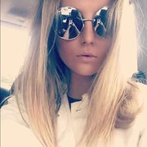 Meet your Posher, Steph