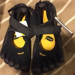 Never worn vibram  size 40