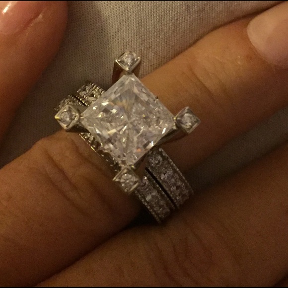 Ziamond Custom 2 Ring 4 CT Ring Set size 5 - Picture 3 of 4