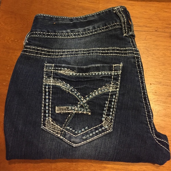 Darker wash Jean capris - Picture 1 of 4