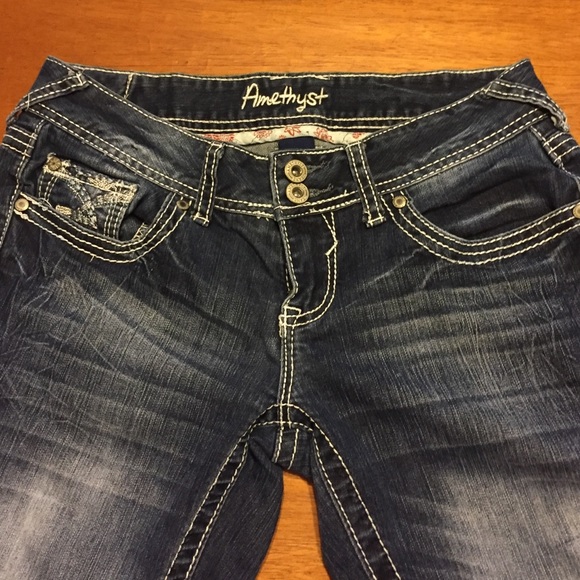 Darker wash Jean capris - Picture 2 of 4