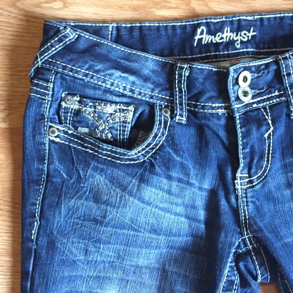 Darker wash Jean capris - Picture 4 of 4