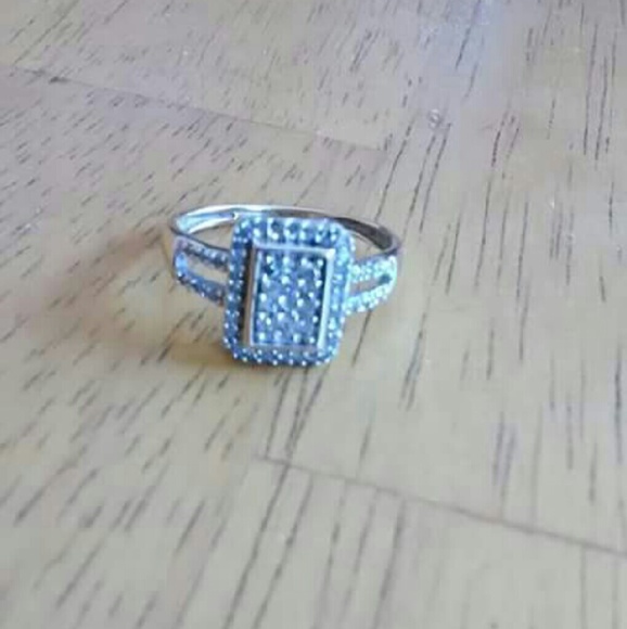 Diamond ring - Picture 1 of 1