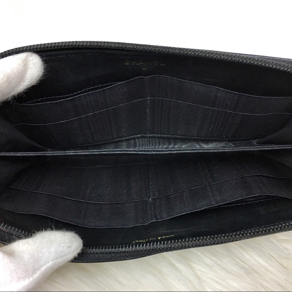 ๐ SOLD ๐ CHANEL Caviar Zip Wallet - Picture 3 of 6