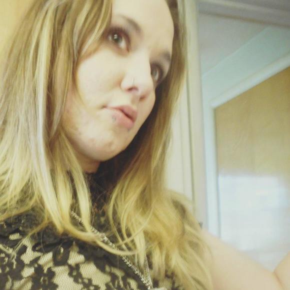 Meet your Posher, Danielle - Picture 1 of 1