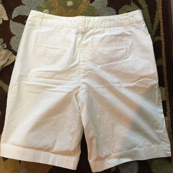 White shorts - Picture 4 of 4
