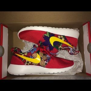 Women Nike Roshe Size 8