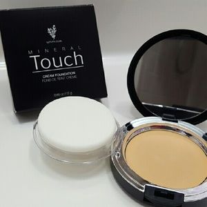 Younique cream foundation