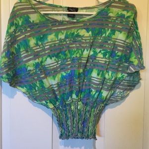 Vibrant blouse to be worn with any type of bottoms