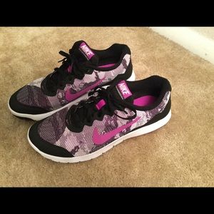 Nike tennis shoes