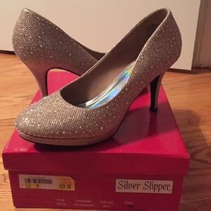 ‼️MAKE OFFER‼️Gold-Sparkly High Heel shoes