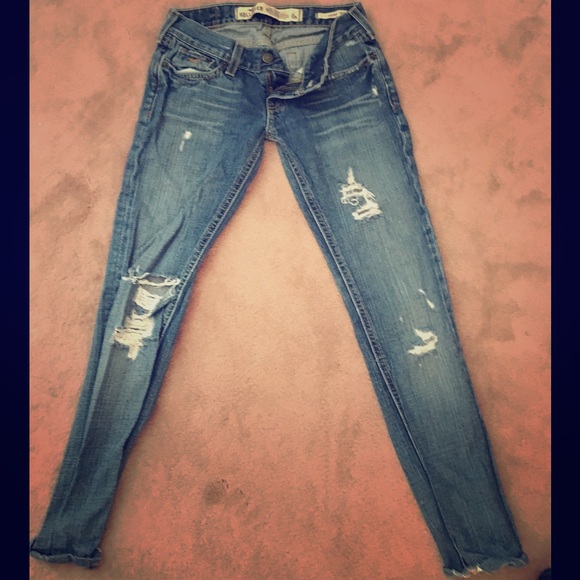 Ripped Hollister skinny jeans for someone 5'2-5'4
