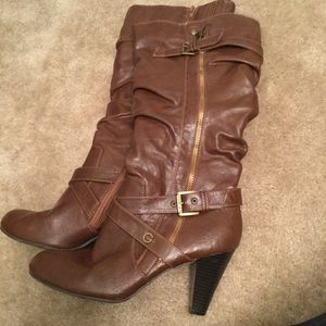 Mid knee boots