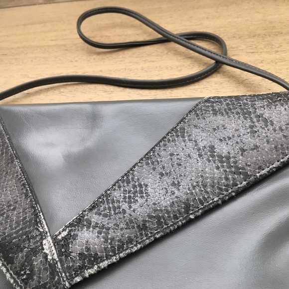 Vintage gray faux leather envelope purse.