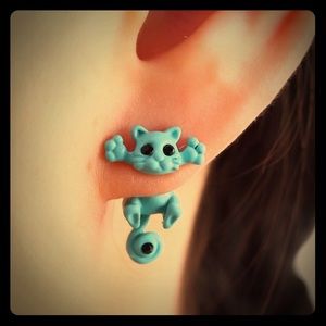 Cutie kitten earrings 😍😍