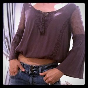 adoRaBLe American Eagle boho bell-sleeved top