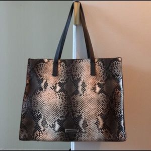 🐍 GORGEOUS EYE CATCHING SNAKESKIN PRINTED TOTE!!!