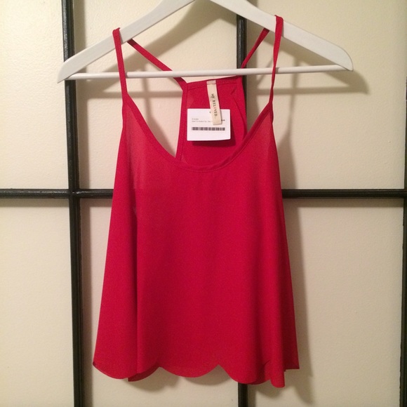 NWT Scallop Crop Tank - Picture 1 of 4