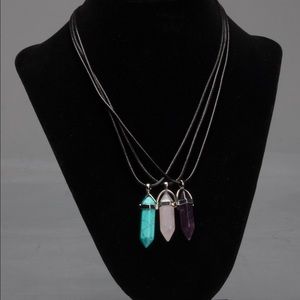 Quartz stone necklace w/leather extension